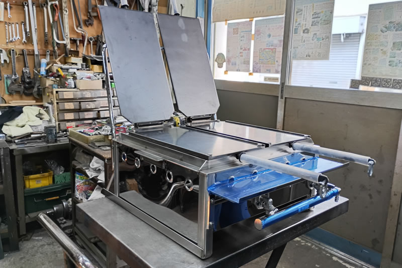 イカ焼き器 業務用 2連 ガス式 開いた状態